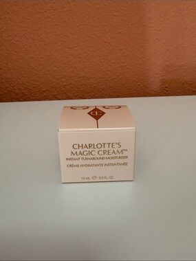 Charlotte Tilbury Magic Cream Moisturiser - Pale Pink & Gold Accents
